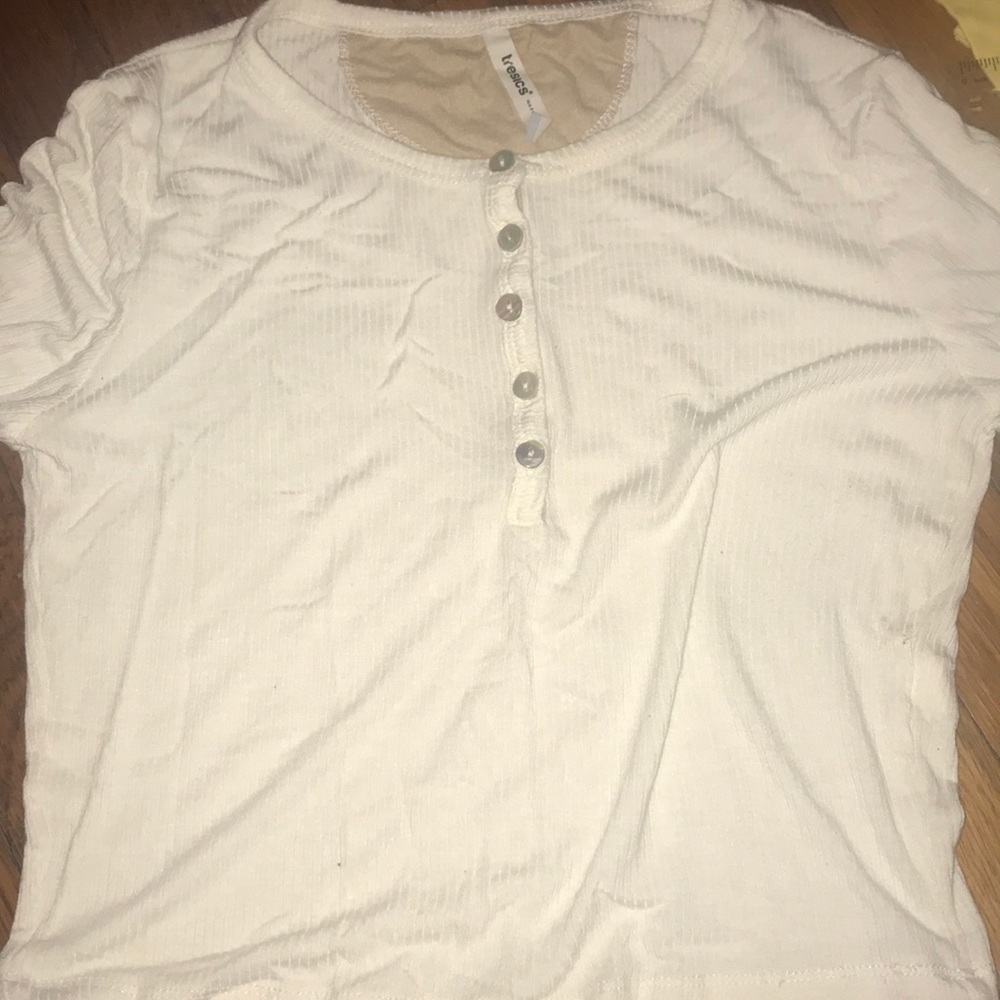 white cropped tee from tresics :)